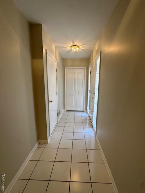 133-12200 Chesapeake Cir, Walled Lake, MI, 48390-5907 | Card Image