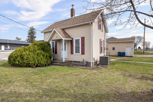 127 S Mississippi St, Blue Grass, IA, 52726-9306 | Card Image