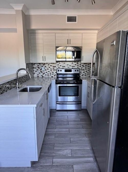 apt-9-222 Sidonia Ave, Coral Gables, FL, 33134-3266 | Card Image