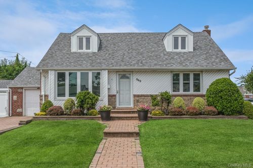 562 Bernice Rd, Franklin Square, NY, 11010-1802 | Card Image