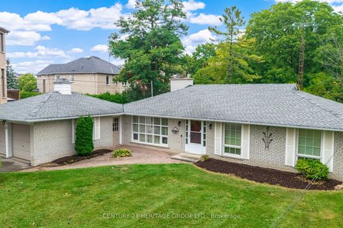 22 Poplar Dr, Richmond Hill, ON, L4E2X6 | Card Image