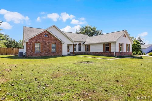 15300 Grantley Dr, Chesterfield, MO, 63017-5454 | Card Image