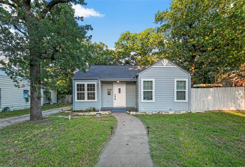 2216 Field St, Haltom City, TX, 76117-5038 | Card Image
