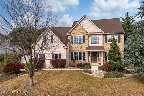 424 E Beil Ave, Nazareth, PA, 18064-1158 | Card Image