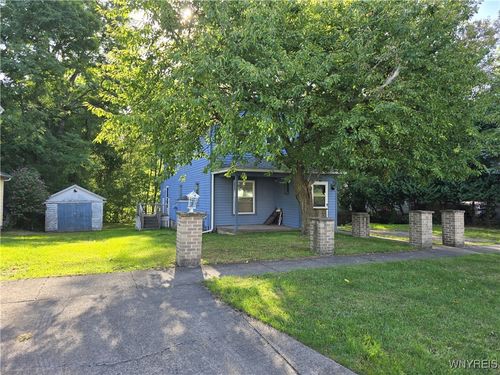921 Orient St, Medina, NY, 14103-1702 | Card Image