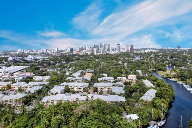 424 - 424 Sw 13th Ter, Condo with 4 bedrooms, 3 bathrooms and null parking in Fort Lauderdale FL | Image 34
