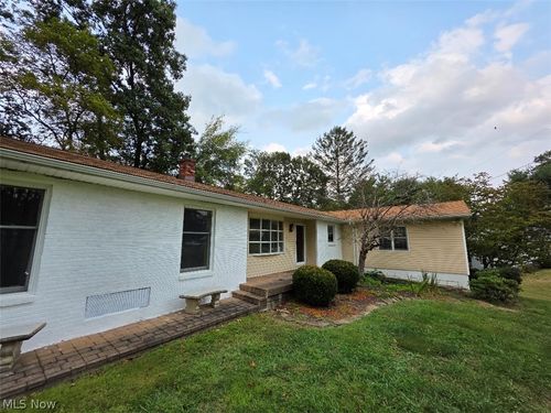 300 Eastlawn Cir, Zanesville, OH, 43701-9490 | Card Image