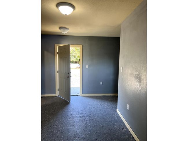 View of empty room | Image 11
