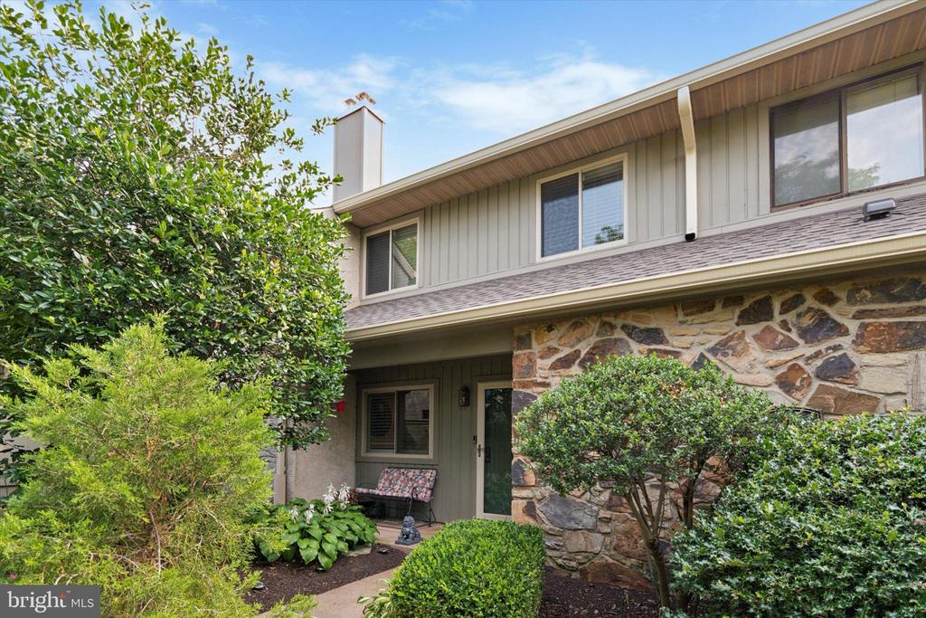 Yellow Springs Ct, Yardley, PA 19067