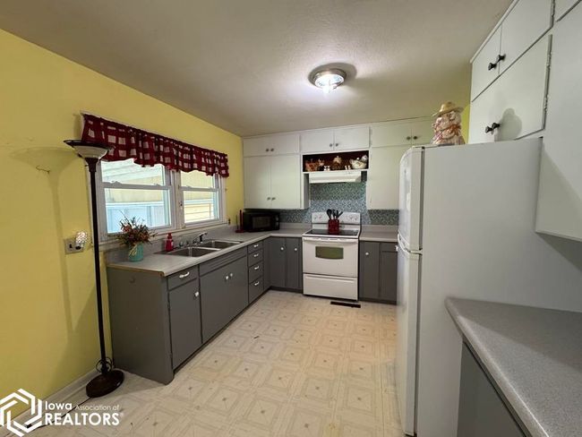 603 N Davis St, House other with 3 bedrooms, 1 bathrooms and null parking in Bloomfield IA | Image 14