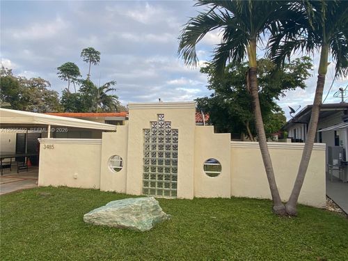 3485 N Meridian Ave, Miami Beach, FL, 33140-3848 | Card Image