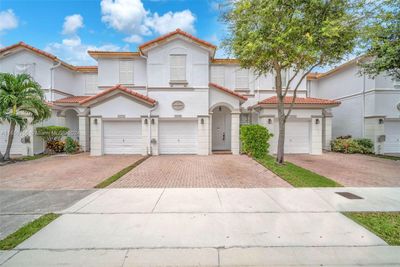 10749 - 10749 Nw 78th Ter, Townhouse with 4 bedrooms, 2 bathrooms and null parking in Doral FL | Image 2