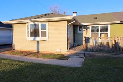 3210 Mcbreen Ave, Robbins, IL, 60472-2220 | Card Image