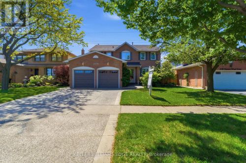 2078 Hunters Wood Drive, Burlington (Headon), ON, L7M2T2 | Card Image