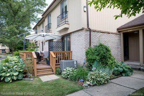 41565 Bedford Dr, Canton, MI, 48187-3701 | Card Image
