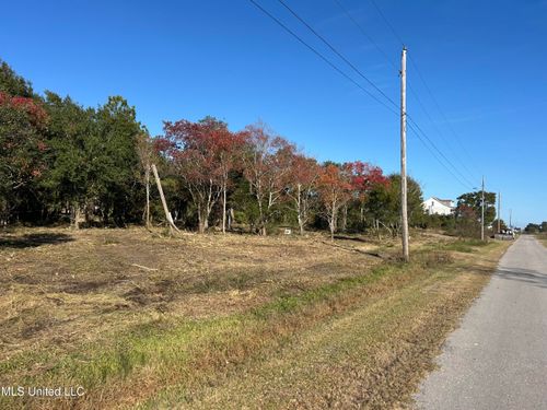 10066 E Gulf Rd, Bay Saint Louis, MS, 39520-9716 | Card Image
