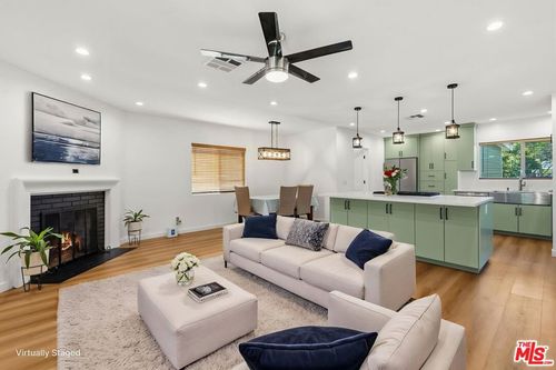 7020 Oakdale Ave, Winnetka, CA, 91306-4300 | Card Image