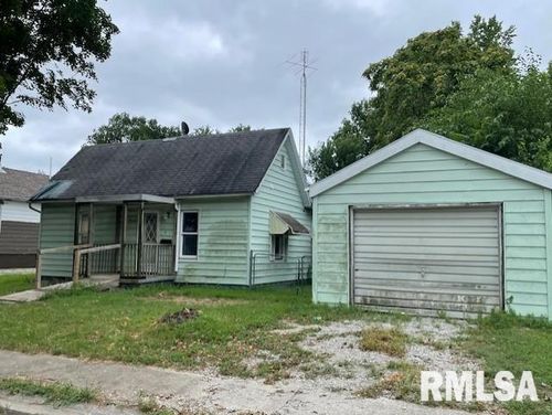 600 E Stevenson St, Taylorville, IL, 62568-1404 | Card Image