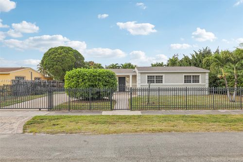 781 Nw 183rd Dr, Miami Gardens, FL, 33169 | Card Image