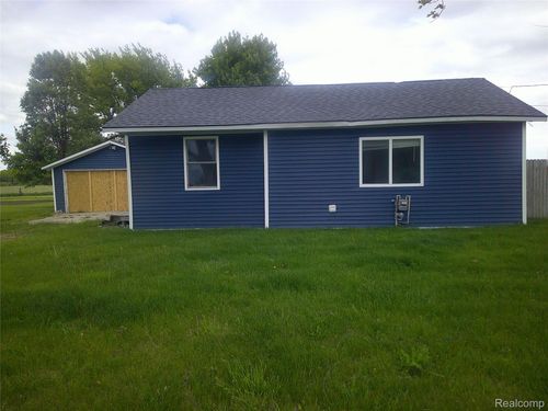 7499 Burt Rd, Birch Run, MI, 48415-8714 | Card Image
