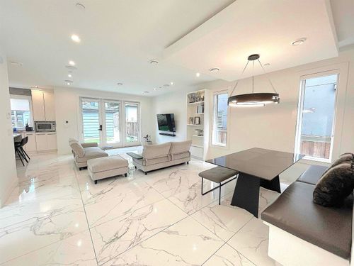 1633 Se Marine Dr, Vancouver, BC, V5P2R5 | Card Image