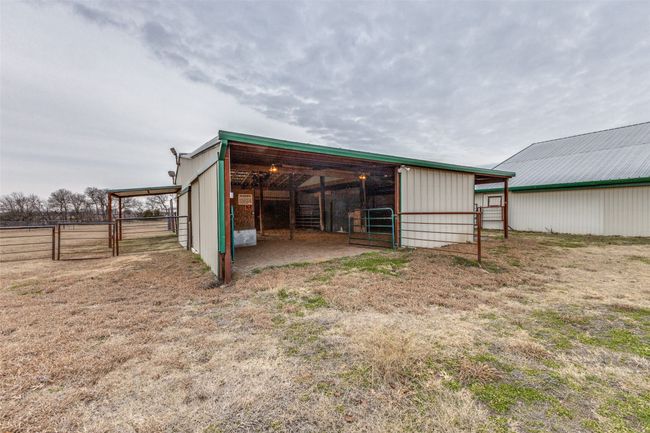 Run in barn | Image 7