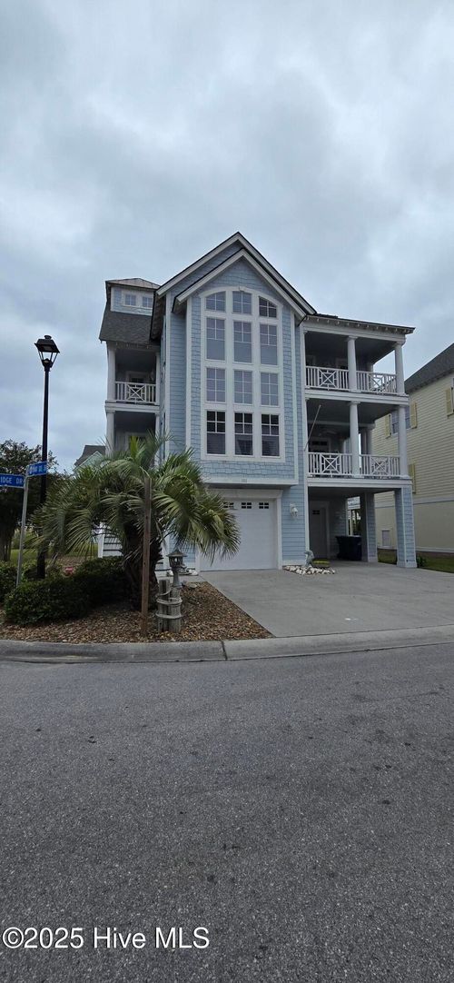 101 Bay Ridge Dr, Atlantic Beach, NC, 28512-5204 | Card Image
