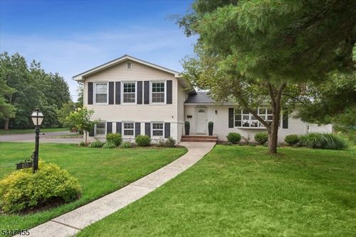 135 Commonwealth Ave, New Providence, NJ, 07974-1711 | Card Image