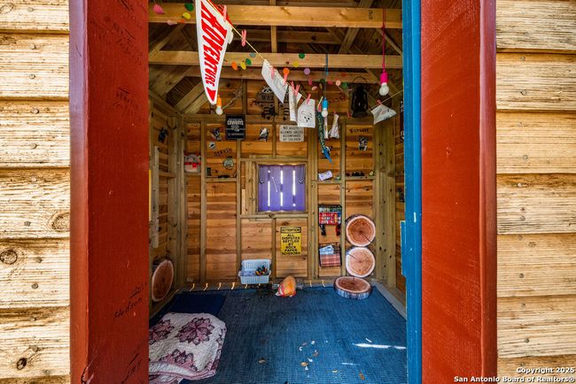 Interior of Tree house | Image 41