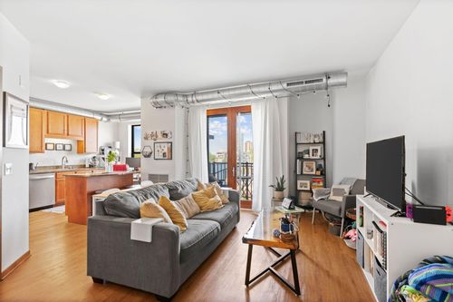 apt-320-15 E Franklin Ave, Minneapolis, MN, 55404-4481 | Card Image