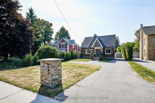 738 Simcoe St N, Oshawa, ON, L1G4V8 | Card Image