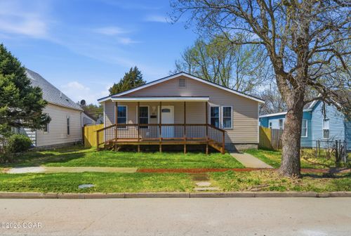 18 S Ball St, Webb City, MO, 64870-2250 | Card Image