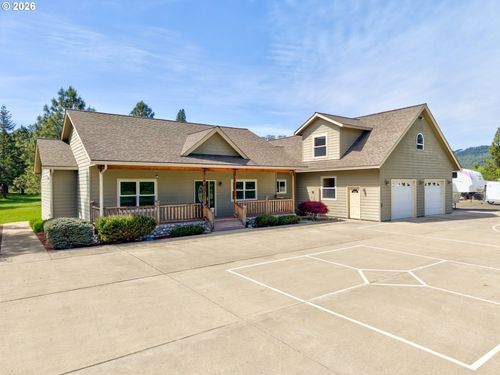 300 Mattie K Ln, Roseburg, OR, 97471-8126 | Card Image