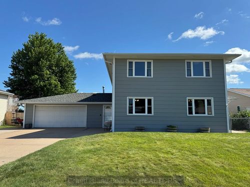 1027 Nebraska Ave, Grand Island, NE, 68801-8141 | Card Image