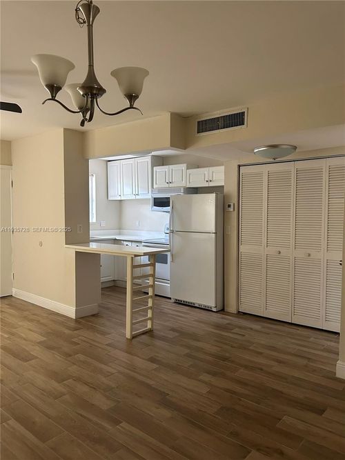 apt-309-12500 Ne 5th Ave, North Miami, FL, 33161-4746 | Card Image
