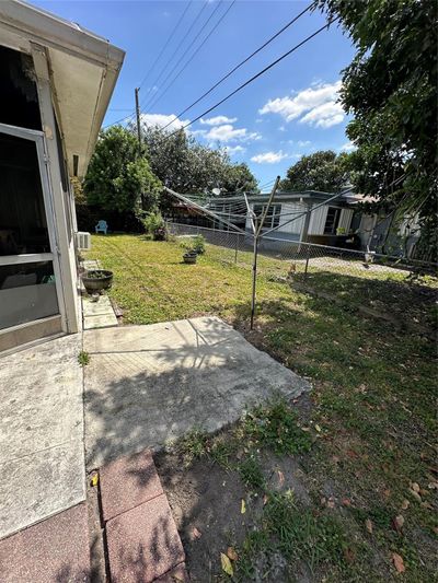 6418 Sw 7th St, House other with 4 bedrooms, 2 bathrooms and null parking in Pembroke Pines FL | Image 3