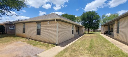 404 B Avenue B, Marble Falls, TX, 78654-5921 | Card Image