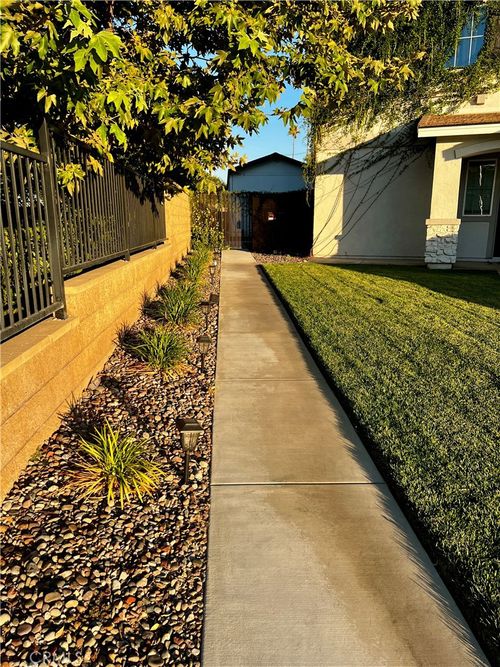 2-17083 Montgomery Ave, Fontana, CA, 92336-2153 | Card Image