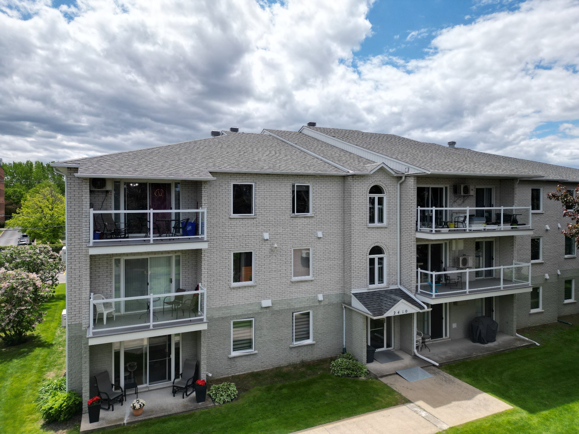 Residential in Longueuil (Saint-Hubert) 5