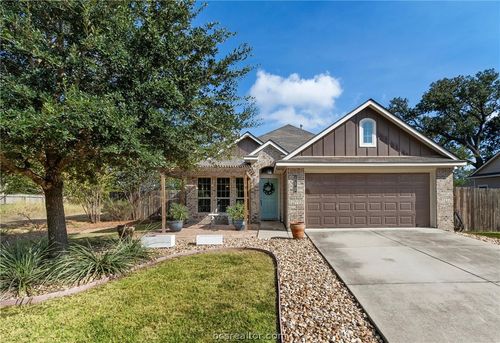612 Heritage Dr, Navasota, TX, 77868-5607 | Card Image