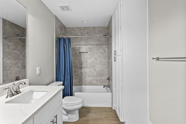 311 E Galveston St, House other with 3 bedrooms, 2 bathrooms and null parking in Giddings TX | Image 25