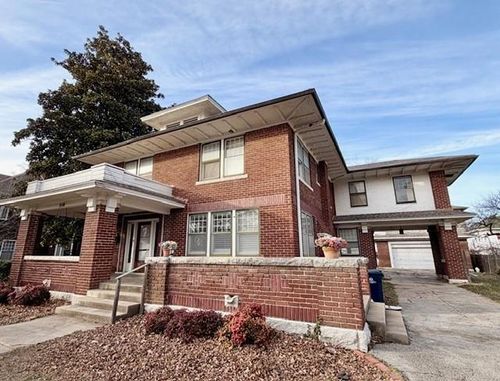 318 E Locust St, Independence, KS, 67301-3143 | Card Image