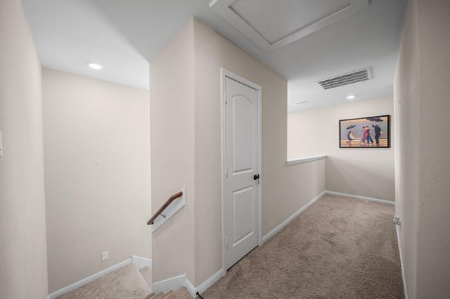Upstairs hallway | Image 23
