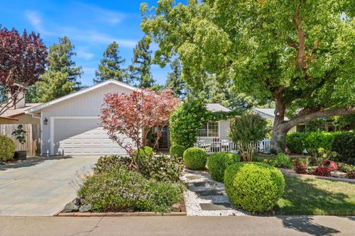 8645 Prairiewoods Dr, Sacramento, CA, 95828-5029 | Card Image