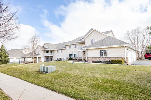 W197N17110 Stonewall Drive, Jackson, WI, 53037 | Card Image