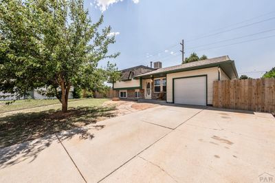 41 S Briarwood Place, House other with 4 bedrooms, 2 bathrooms and 1 parking in Pueblo CO | Image 3