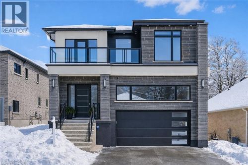 320 Otterbein Rd, Kitchener, ON, N2B0A7 | Card Image