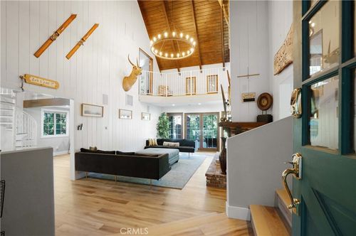 135 S Fairway Dr, Twin Peaks, CA, 92391 | Card Image