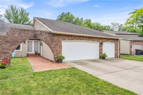 16543 Pepper Grass Cir, Strongsville, OH, 44136-7334 | Card Image