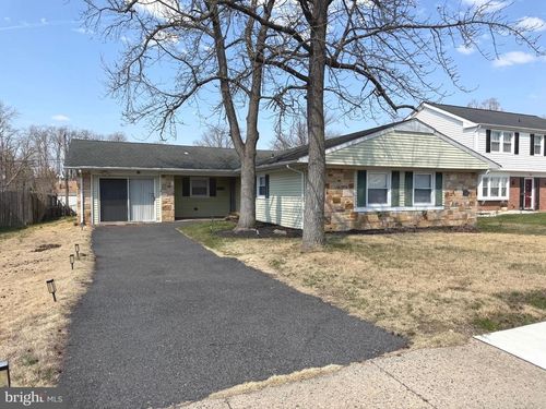 15 Hampton Ln, Willingboro, NJ, 08046-1821 | Card Image